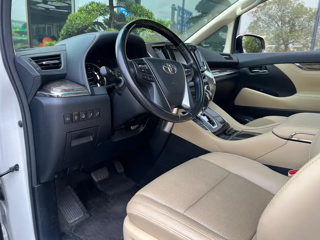 Toyota Alphard 2018 Model Year Facelift 3.5L Executive Version 2019 - thumbnail 2