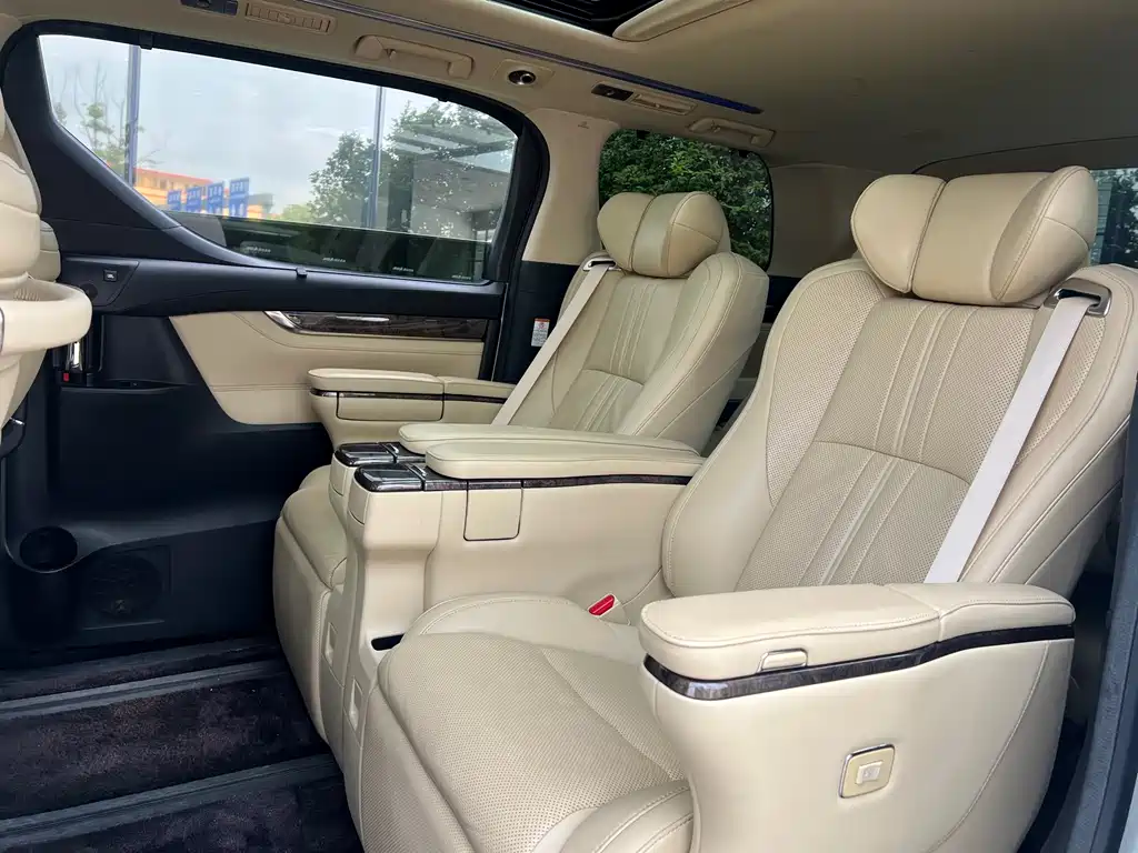 Toyota Alphard 2018 Model Year Facelift 3.5L Executive Version 2019 - thumbnail 3