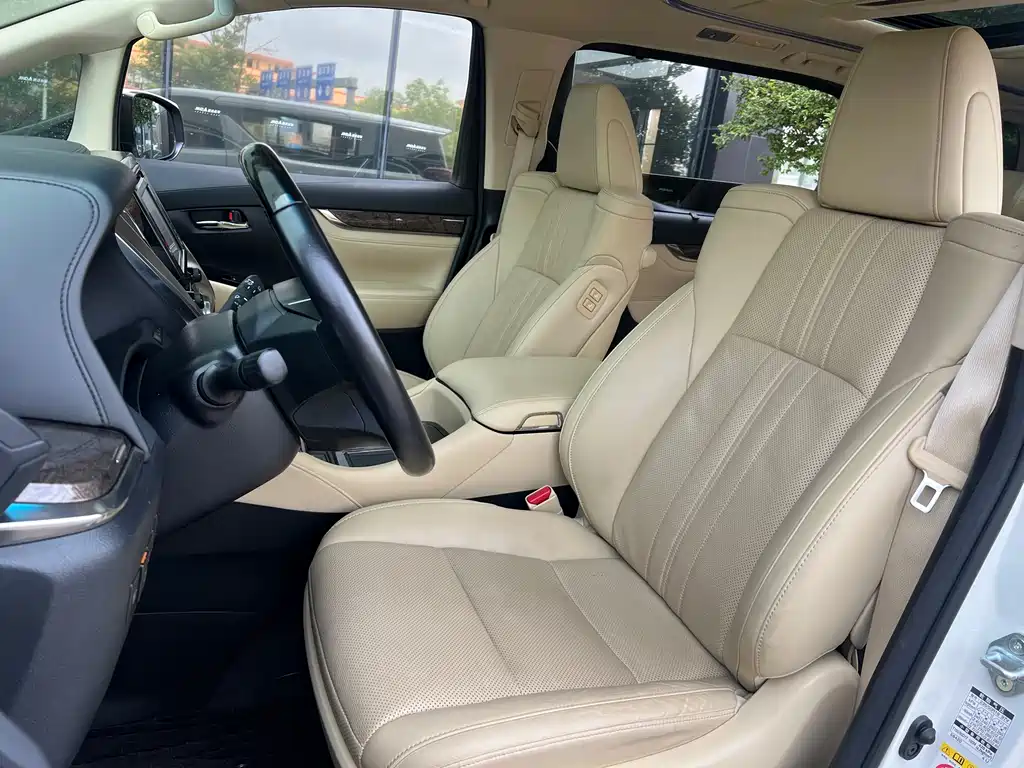 Toyota Alphard 2018 Model Year Facelift 3.5L Executive Version 2019 - thumbnail 5