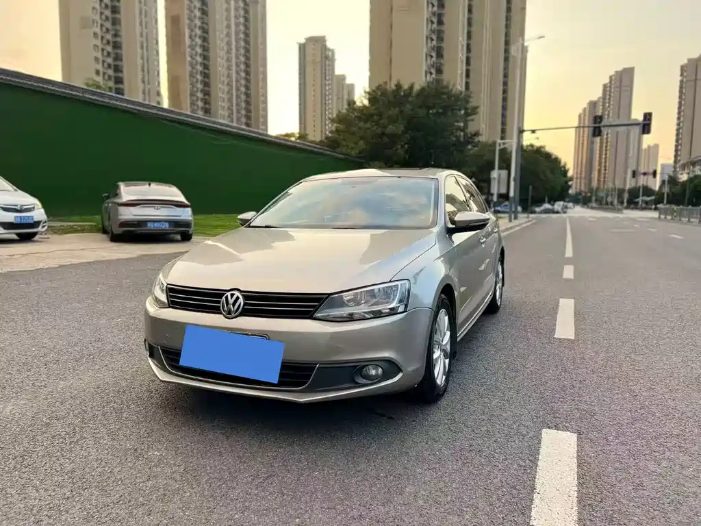 Volkswagen Volkswagen Sagitar 2012 1.6L Automatic Fashion Edition 2012