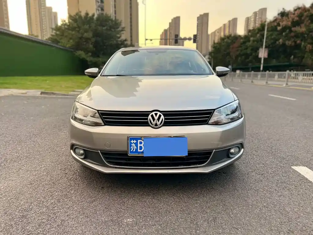 Volkswagen Volkswagen Sagitar 2012 1.6L Automatic Fashion Edition 2012 - thumbnail 2
