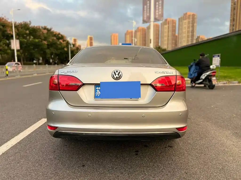 Volkswagen Volkswagen Sagitar 2012 1.6L Automatic Fashion Edition 2012 - thumbnail 6