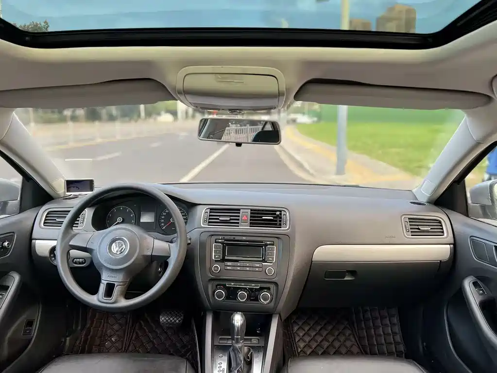 Volkswagen Volkswagen Sagitar 2012 1.6L Automatic Fashion Edition 2012 - thumbnail 9