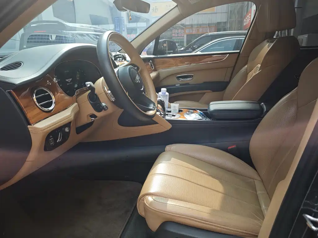 Bentley Bentayga 2021 4.0T V8 2020 - thumbnail 3