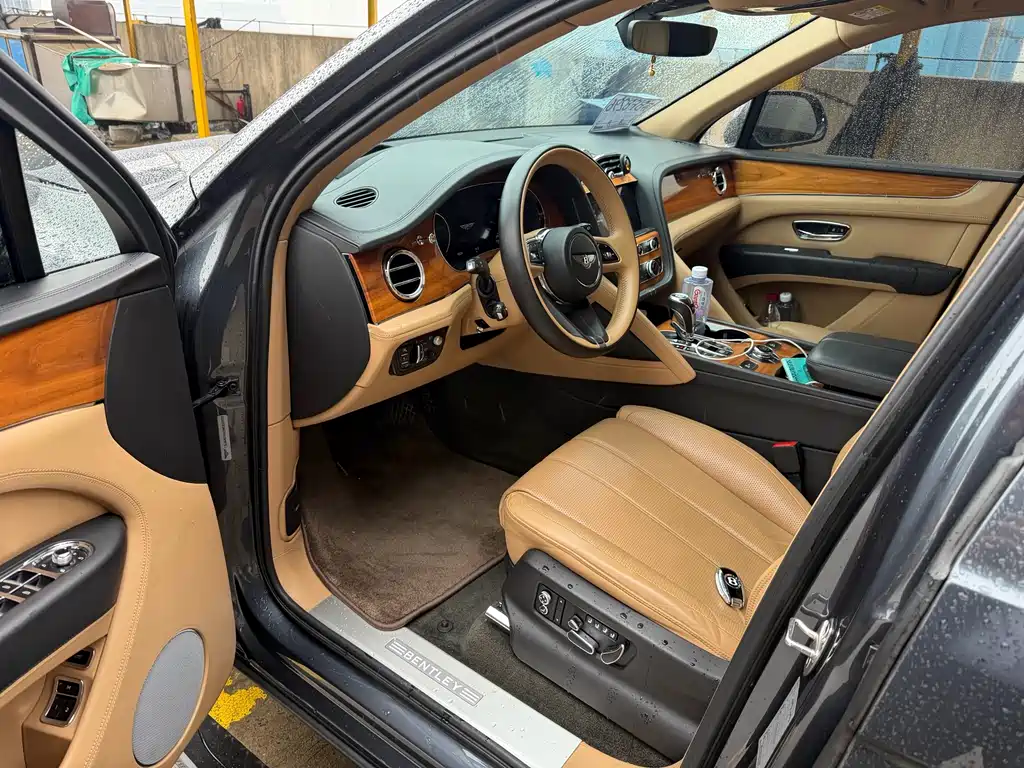 Bentley Bentayga 2021 4.0T V8 2020 - thumbnail 5