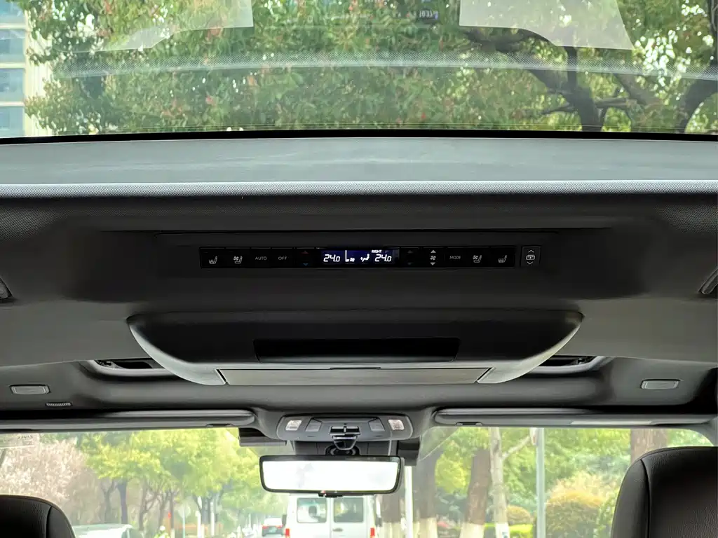 Toyota Toyota Granvia 2023 2.5L Hybrid Flagship VIP Edition 2023 - thumbnail 21