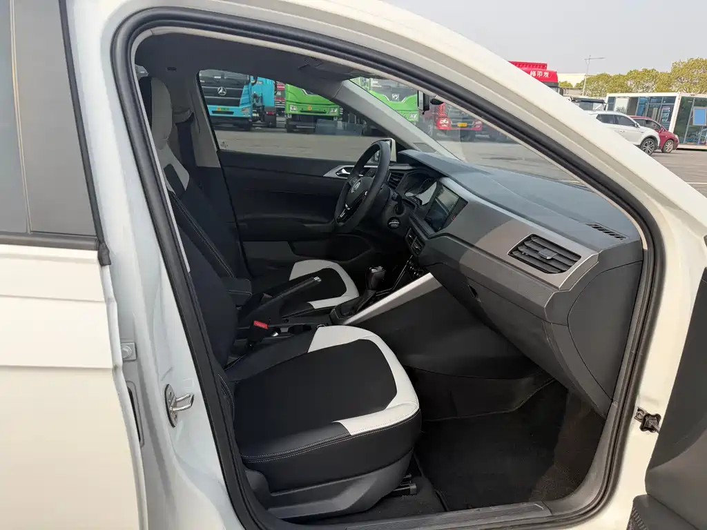 Volkswagen Volkswagen Polo 2019 Plus 1.5L Automatic Colorful Technology Edition 2019 - thumbnail 4