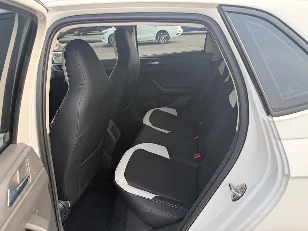 Volkswagen Volkswagen Polo 2019 Plus 1.5L Automatic Colorful Technology Edition 2019 - thumbnail 10