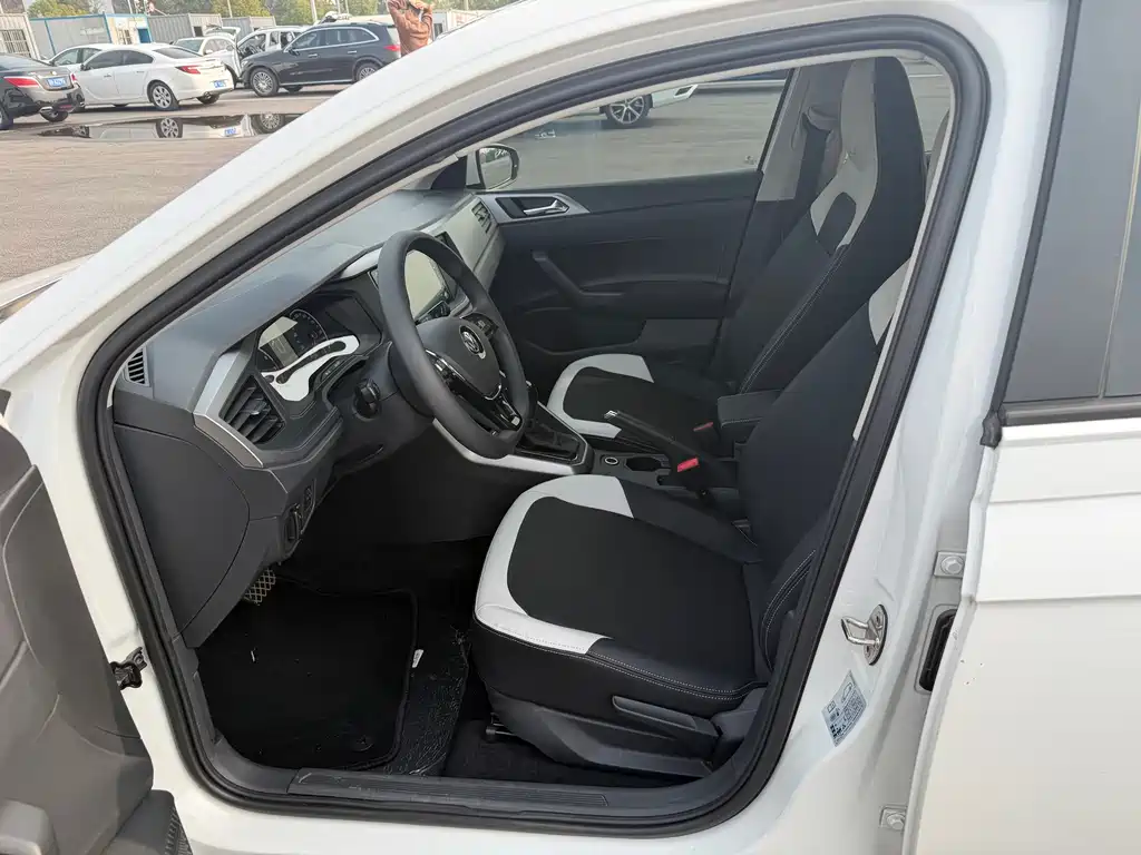 Volkswagen Volkswagen Polo 2019 Plus 1.5L Automatic Colorful Technology Edition 2019 - thumbnail 11