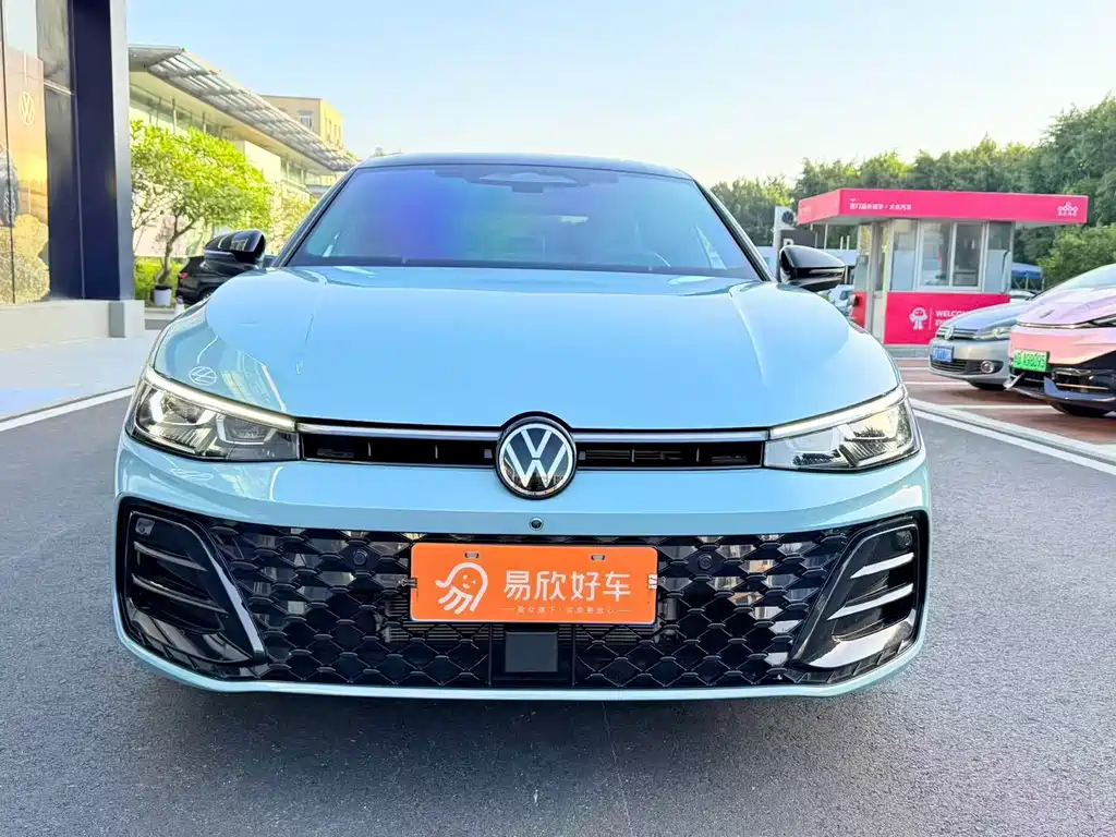 Volkswagen Passat 2025 Pro 380TSI Dragon尊 Edition 2024 - thumbnail 2