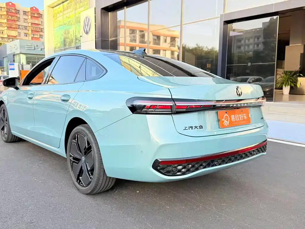Volkswagen Passat 2025 Pro 380TSI Dragon尊 Edition 2024 - thumbnail 9