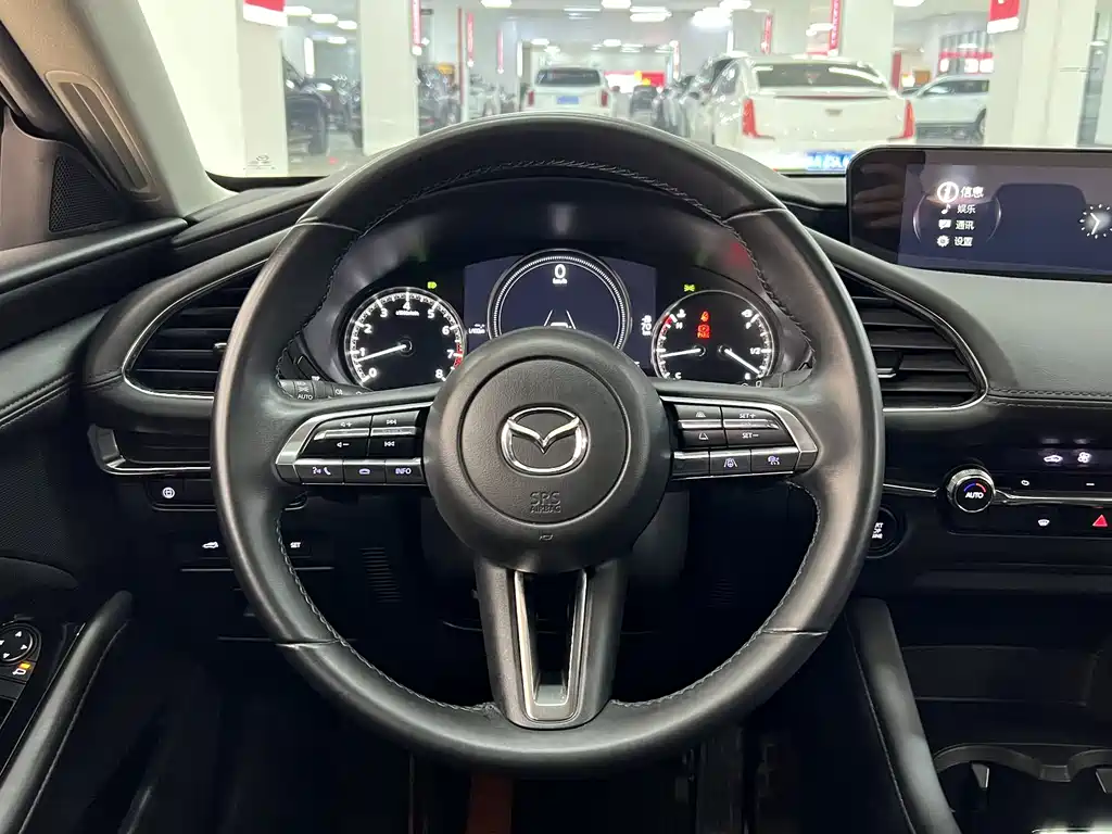 Mazda Mazda 3 Axela 2022 2.0L Automatic Premium Edition 2023 - thumbnail 9