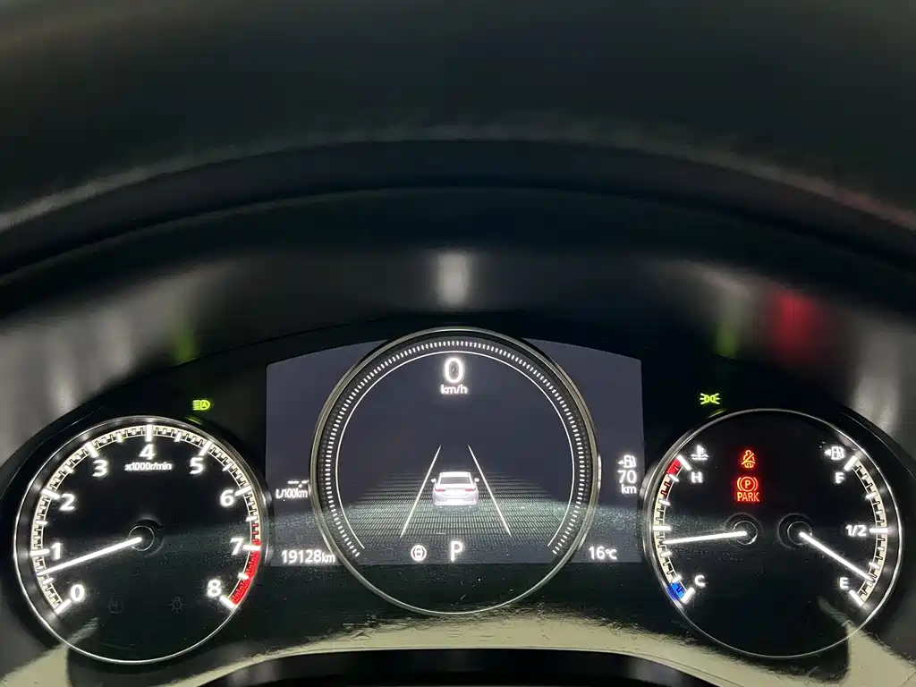 Mazda Mazda 3 Axela 2022 2.0L Automatic Premium Edition 2023 - thumbnail 10