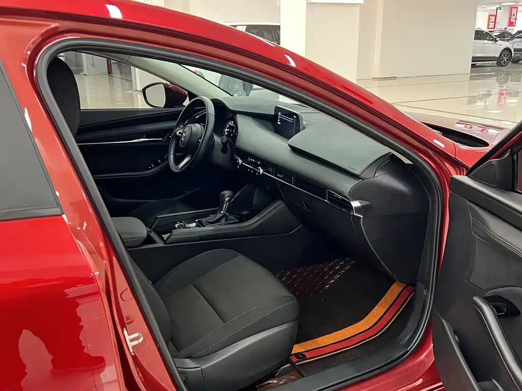 Mazda Mazda 3 Axela 2022 2.0L Automatic Premium Edition 2023 - thumbnail 12
