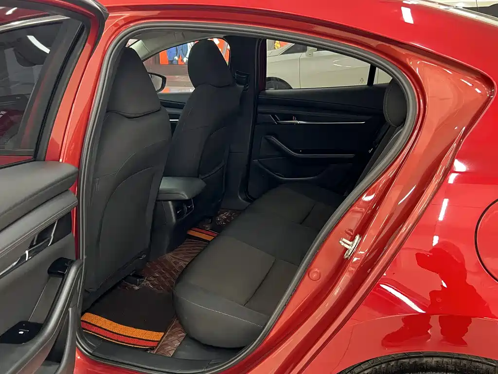 Mazda Mazda 3 Axela 2022 2.0L Automatic Premium Edition 2023 - thumbnail 13