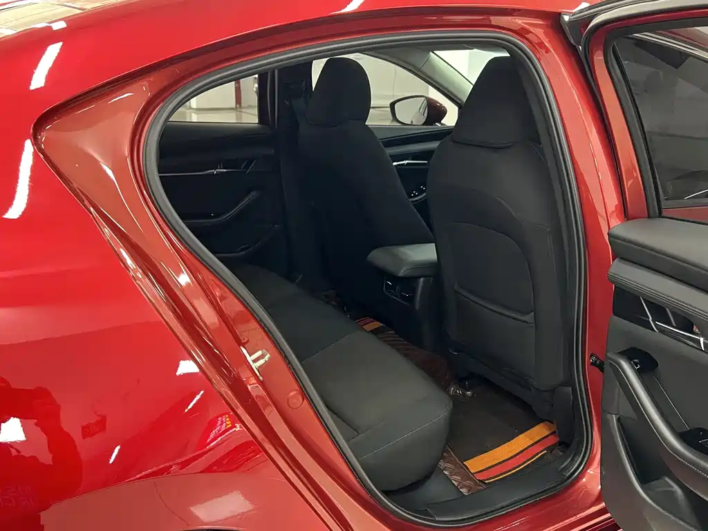 Mazda Mazda 3 Axela 2022 2.0L Automatic Premium Edition 2023 - thumbnail 15