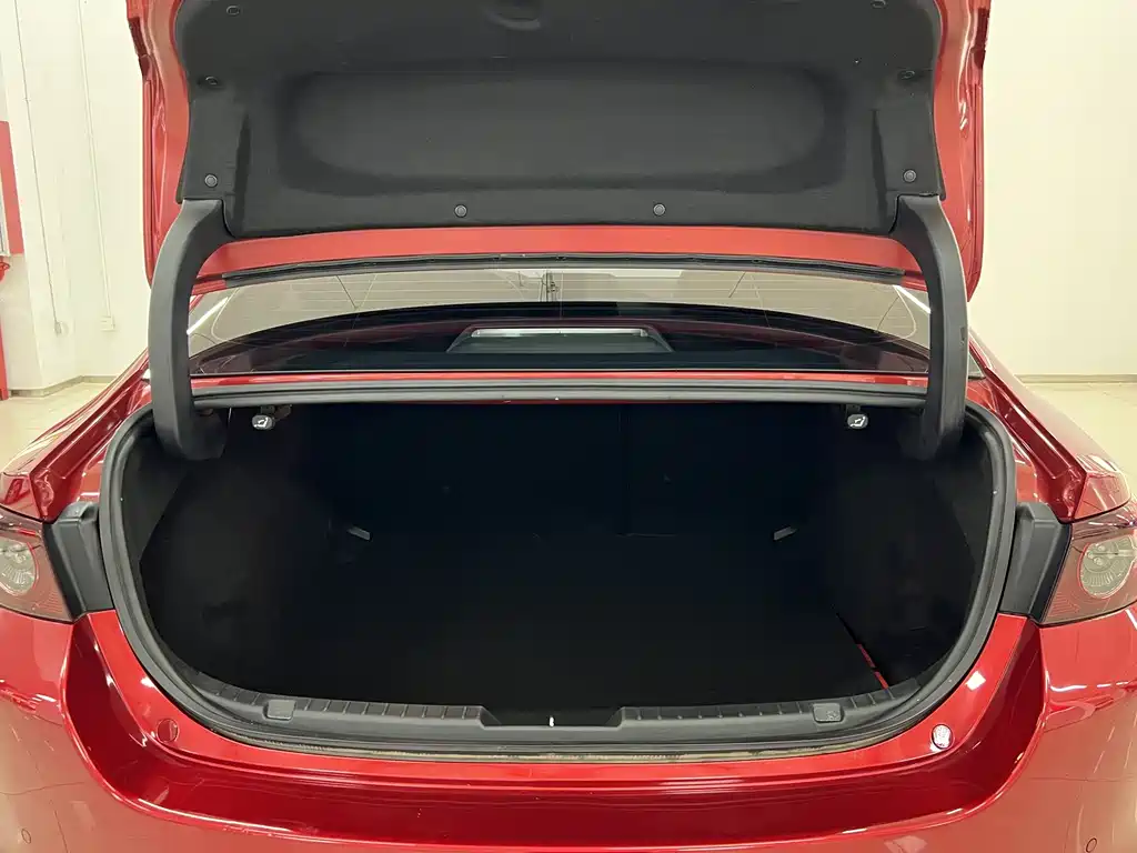 Mazda Mazda 3 Axela 2022 2.0L Automatic Premium Edition 2023 - thumbnail 17