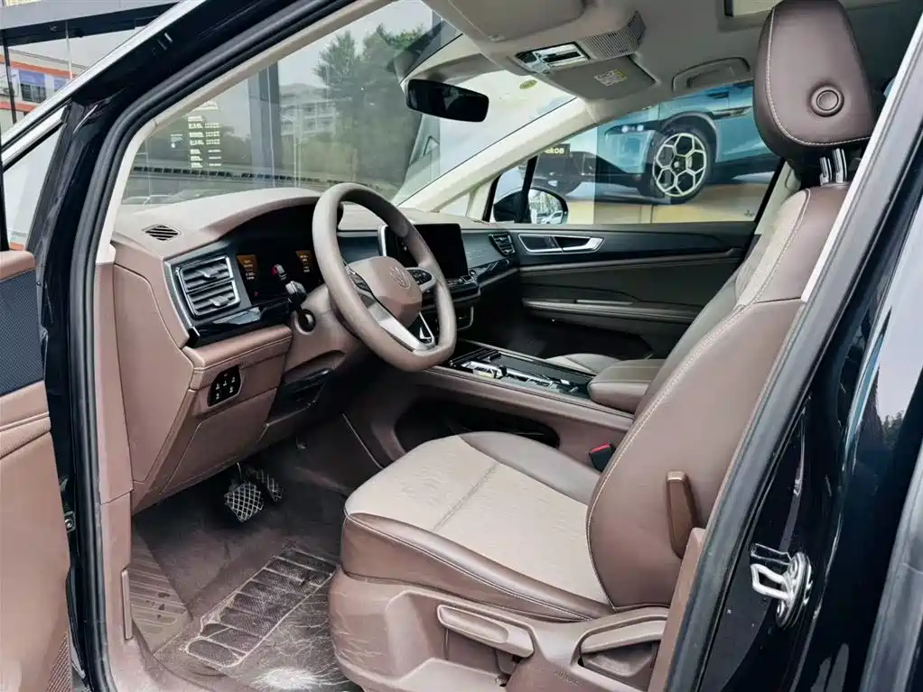 Volkswagen Viloran 2023 330TSI Business Edition 2024 - thumbnail 4