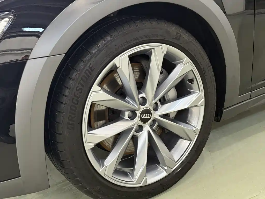 Audi Audi A6 (Imported) 2024 allroad quattro 55 TFSI Premium Off-road Model 2026 - thumbnail 6