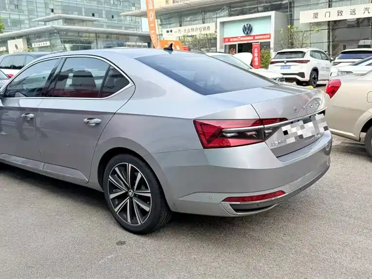 Skoda Škoda Superb 2021 TSI330 DSG Luxury Edition 2021 - thumbnail 4