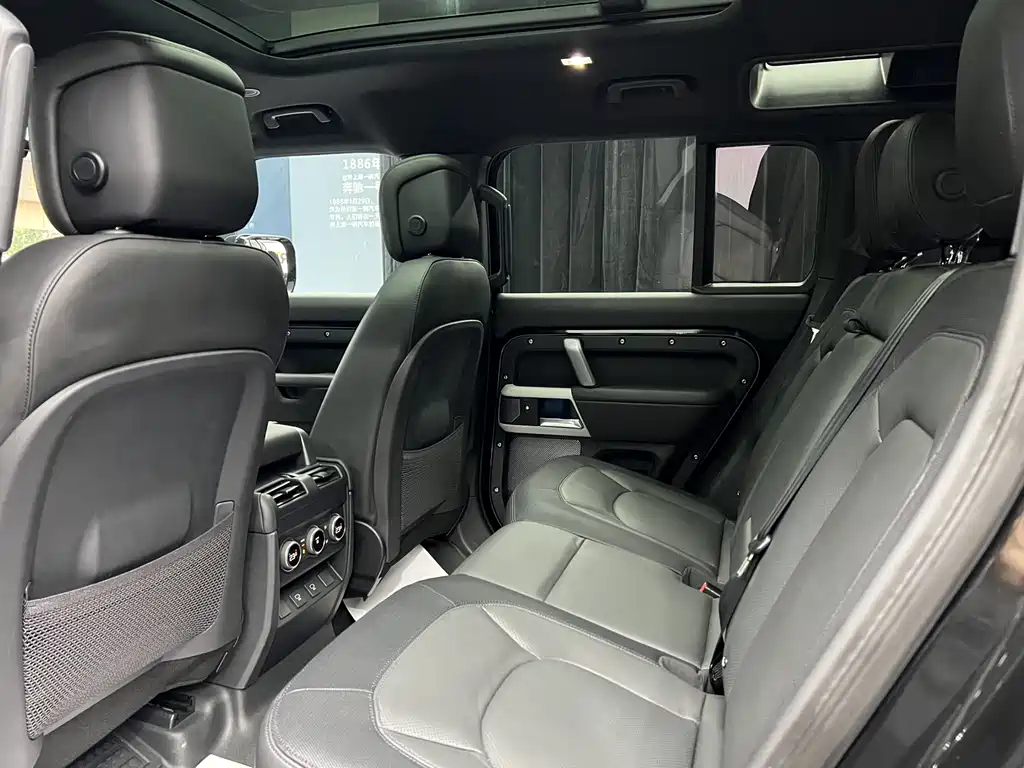 Land Rover Land Rover Defender 2023 110 3.0T P400 X-DYNAMIC HSE 2024 - thumbnail 9