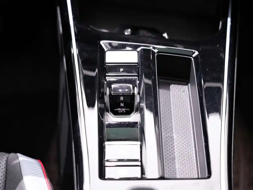 Volkswagen Lamando 2022 Lamando L 280TSI DSG Cool & Spicy Edition 2023 - thumbnail 16