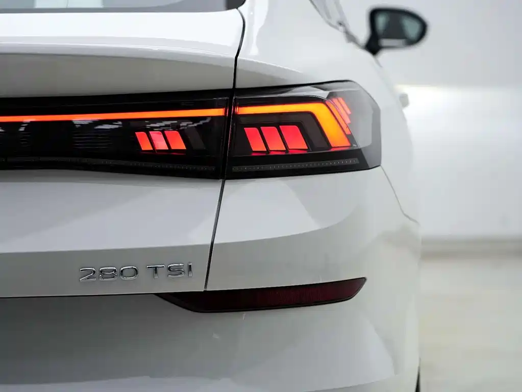 Volkswagen Lamando 2022 Lamando L 280TSI DSG Cool & Spicy Edition 2023 - thumbnail 21