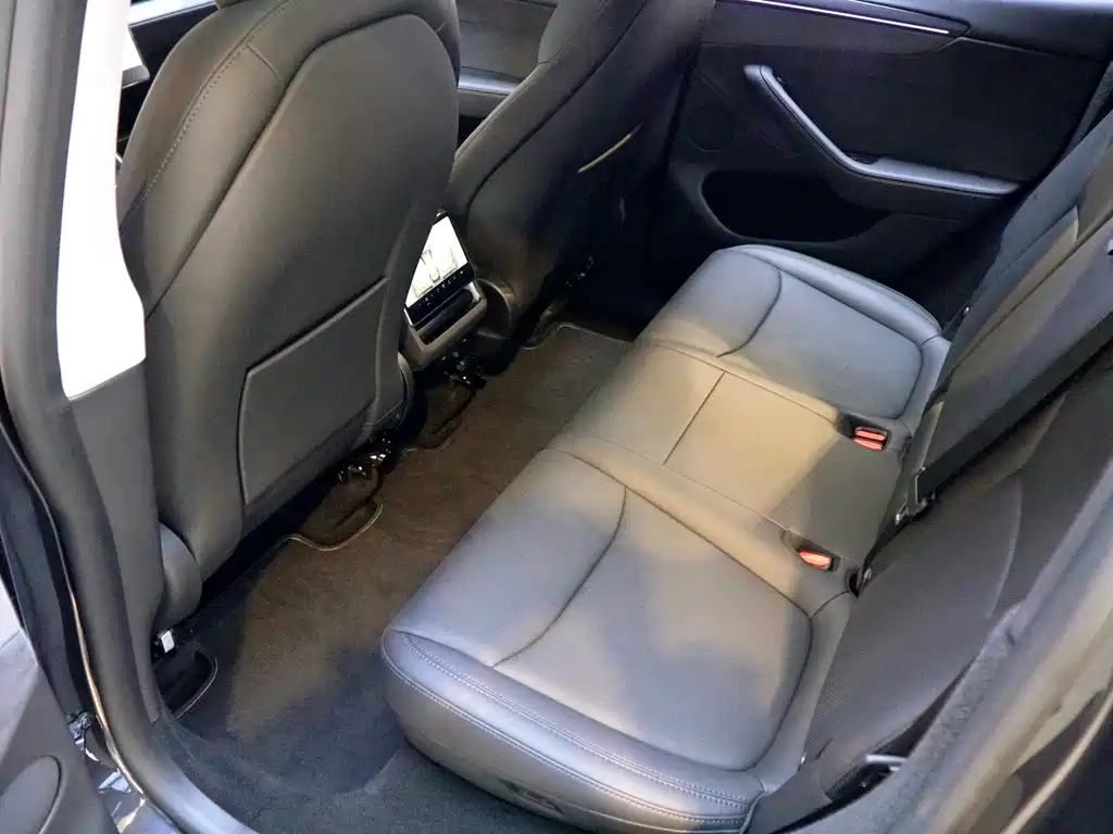 Tesla Model Y 2025 Long Range AWD First Edition 2025 - thumbnail 5