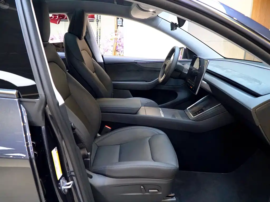 Tesla Model Y 2025 Long Range AWD First Edition 2025 - thumbnail 10