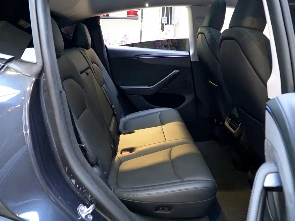 Tesla Model Y 2025 Long Range AWD First Edition 2025 - thumbnail 11