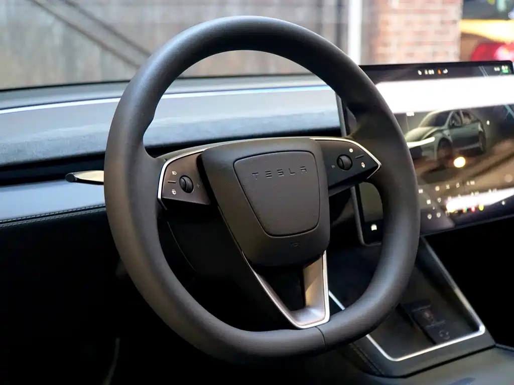Tesla Model Y 2025 Long Range AWD First Edition 2025 - thumbnail 15