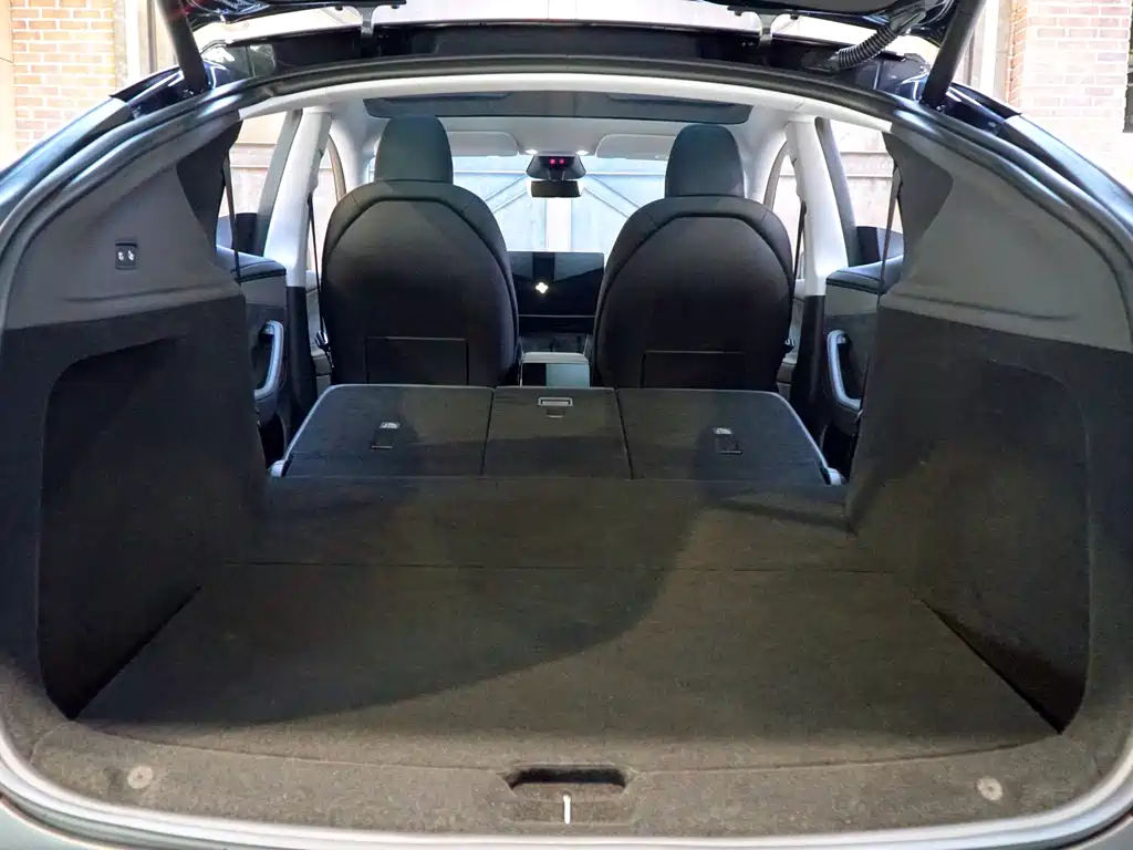 Tesla Model Y 2025 Long Range AWD First Edition 2025 - thumbnail 18