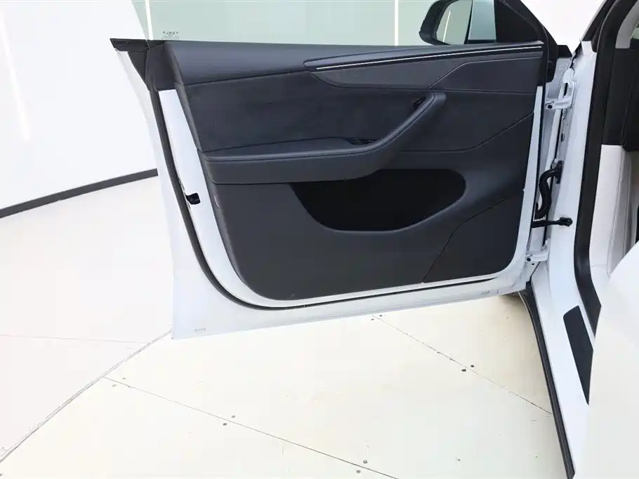 Tesla Model Y 2025 Long Range All-Wheel Drive 2025 - thumbnail 5