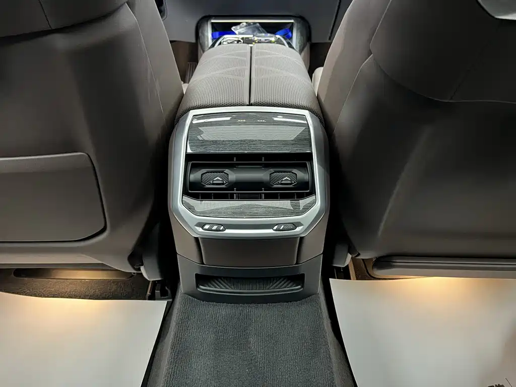 BMW BMW 7 Series 2023 740Li M Sport Package 2024 - thumbnail 18
