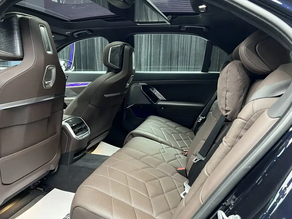 BMW BMW 7 Series 2023 740Li M Sport Package 2024 - thumbnail 23