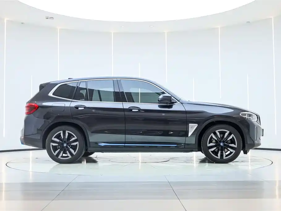 BMW BMW iX3 2021 Leading Model 2021 - thumbnail 4