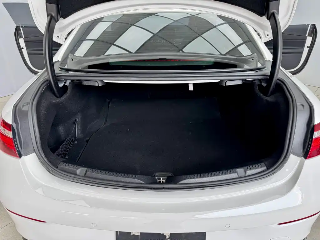 Mercedes-Benz Mercedes-Benz E-Class Coupe E 200 2019 Model 2019 - thumbnail 21