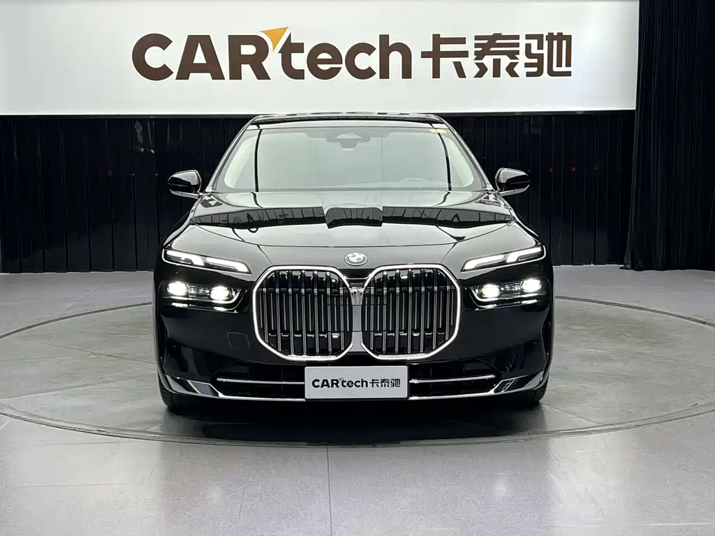 BMW BMW 7 Series 2023 735Li Luxury Package 2024 - thumbnail 2