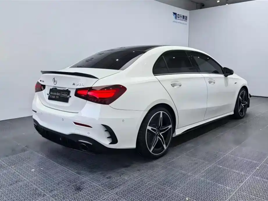 Mercedes-Benz Mercedes-Benz A-Class AMG 2024 AMG A 35 L 4MATIC 2024 - thumbnail 4