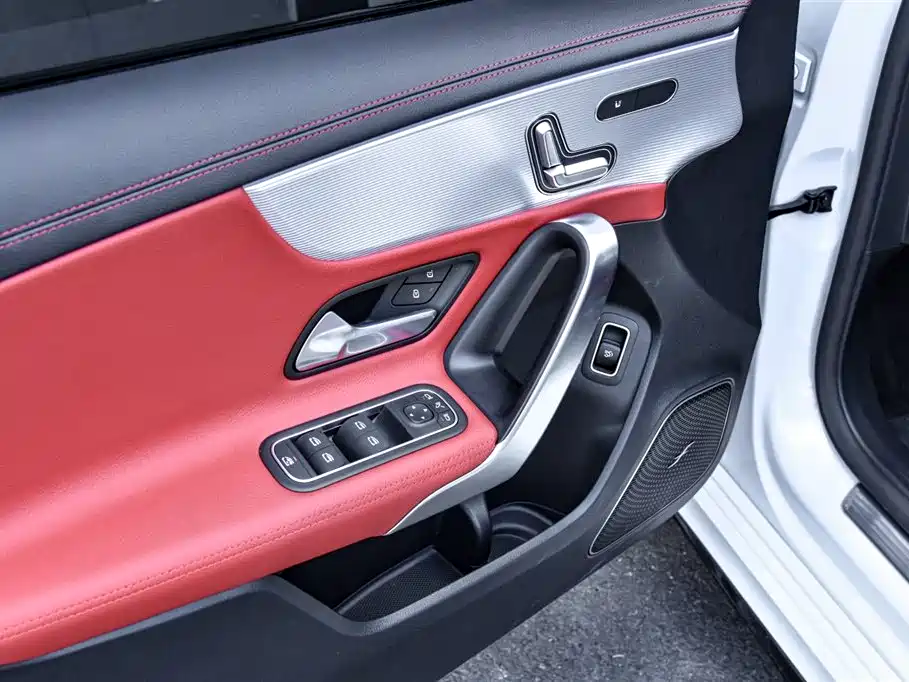 Mercedes-Benz Mercedes-Benz A-Class AMG 2024 AMG A 35 L 4MATIC 2024 - thumbnail 5