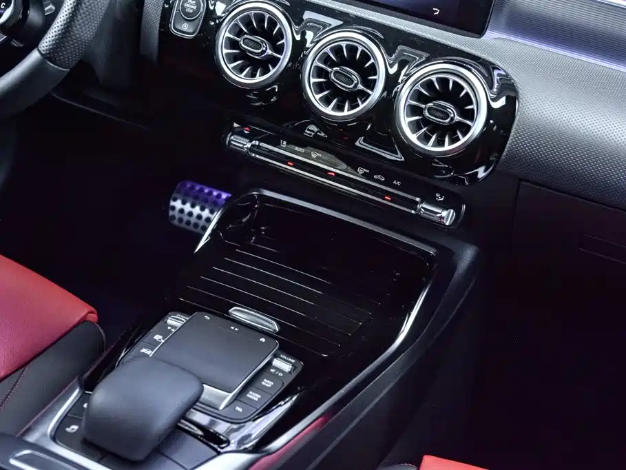 Mercedes-Benz Mercedes-Benz A-Class AMG 2024 AMG A 35 L 4MATIC 2024 - thumbnail 10