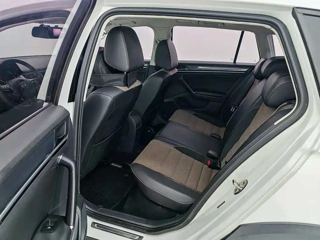 Volkswagen C-TREK Vilor 2018 230TSI DSG Comfort Model 2017 - thumbnail 6
