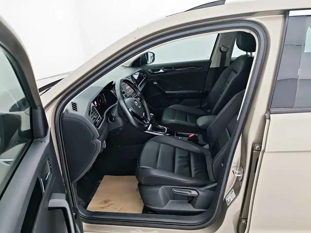 Volkswagen T-Roc 2020 280TSI DSG 2WD Comfort Model 2020 - thumbnail 7