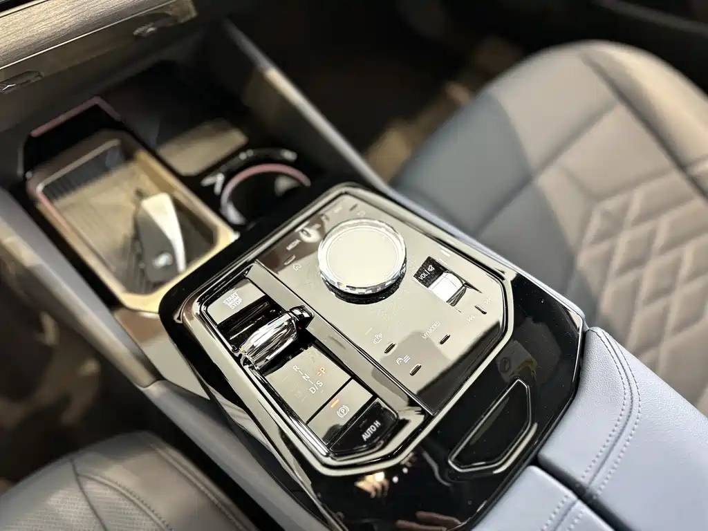 BMW BMW 5 Series 2025 530Li Luxury M Sport Package 2025 - thumbnail 7