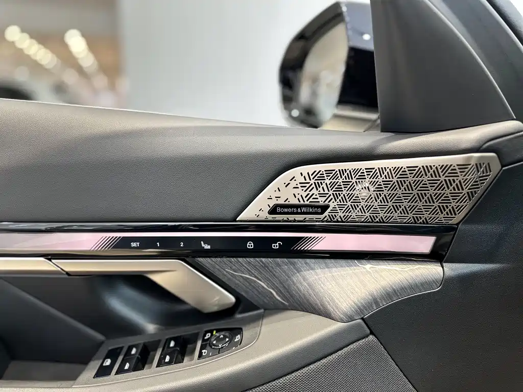 BMW BMW 5 Series 2025 530Li Luxury M Sport Package 2025 - thumbnail 9