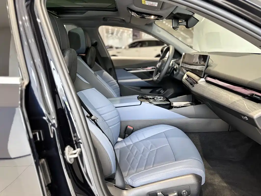 BMW BMW 5 Series 2025 530Li Luxury M Sport Package 2025 - thumbnail 14