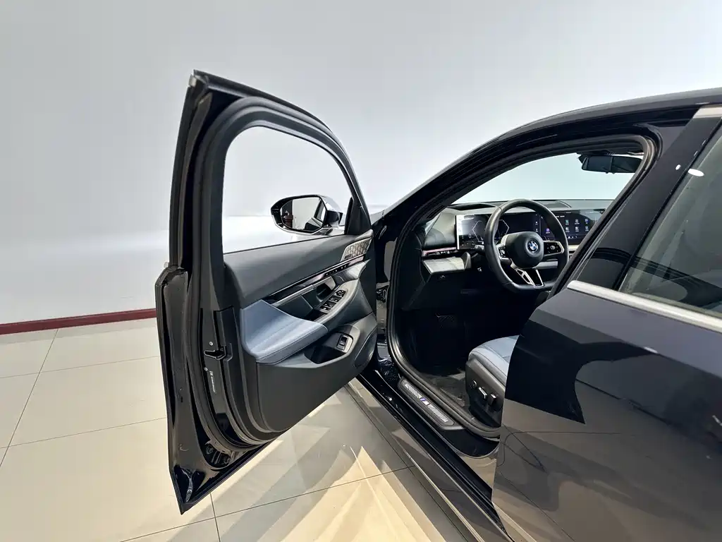 BMW BMW 5 Series 2025 530Li Luxury M Sport Package 2025 - thumbnail 17