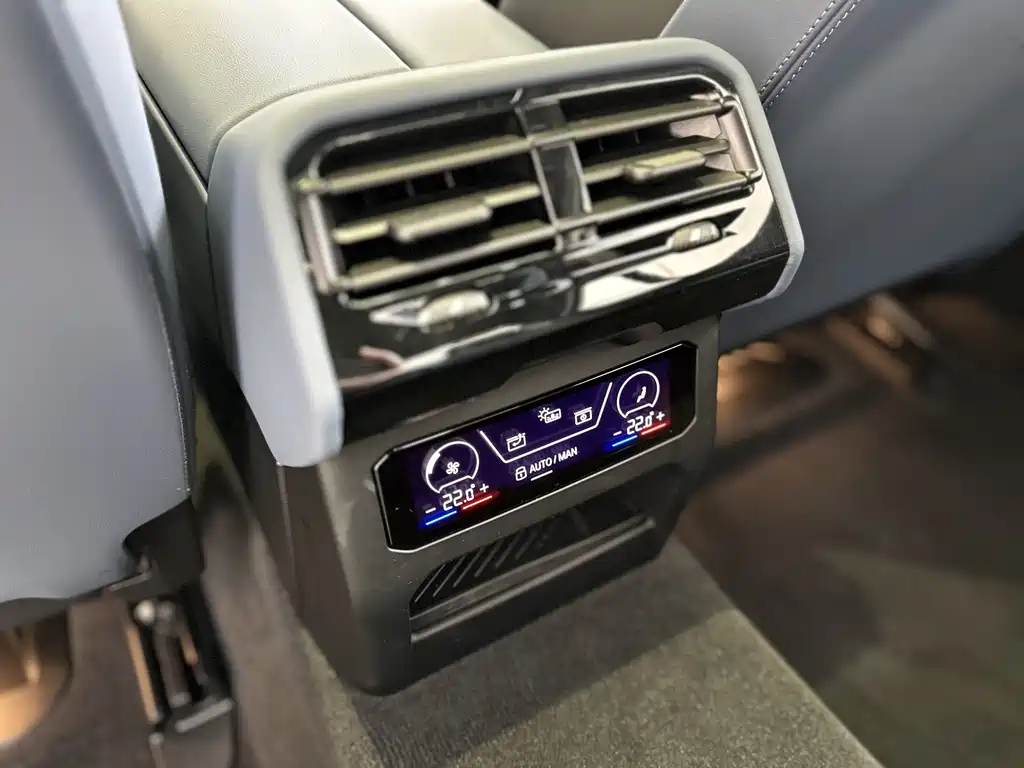 BMW BMW 5 Series 2025 530Li Luxury M Sport Package 2025 - thumbnail 21