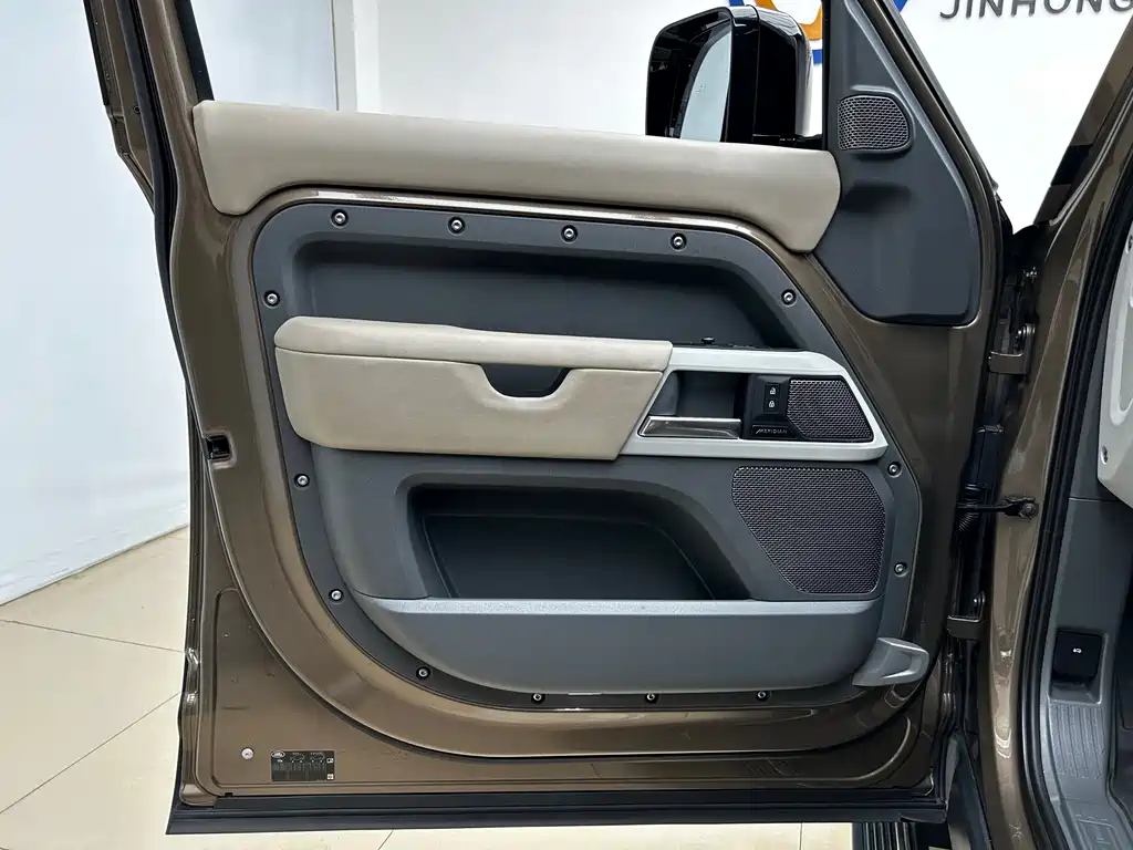 Land Rover Land Rover Defender 2021 110 P400 Dark Black Special Edition 2021 - thumbnail 4
