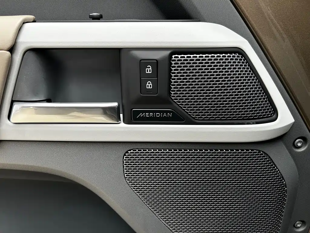 Land Rover Land Rover Defender 2021 110 P400 Dark Black Special Edition 2021 - thumbnail 8